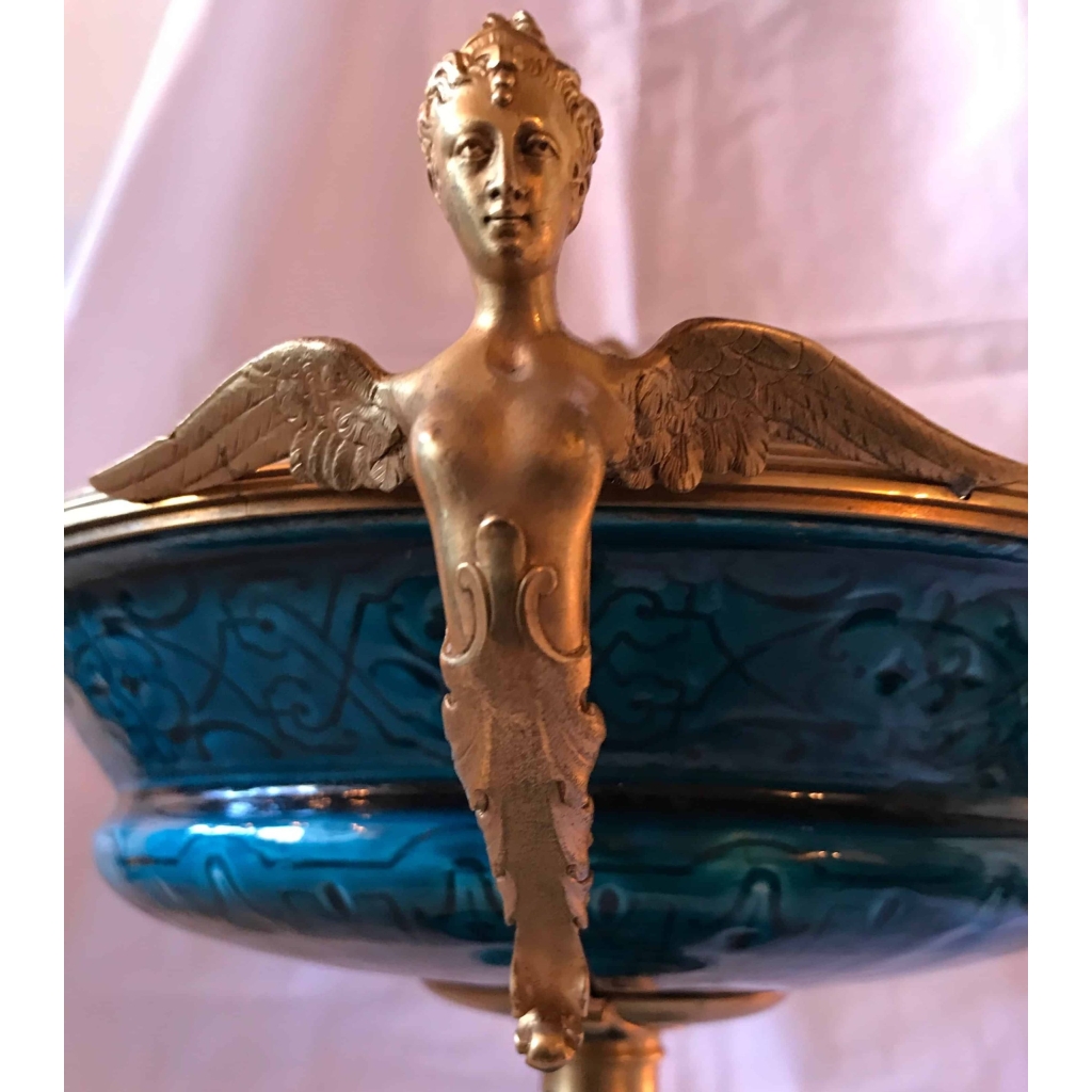 Coupe en céramique, attribuée à Théodore DECK, sur monture de bronze doré. Réf: 318 | Biron Coupe en céramique, attribuée à Théodore DECK, sur monture de bronze doré. Réf: 318