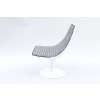 Paire de fauteuils pivotant en fibre de verre laquée blanc, années 1970