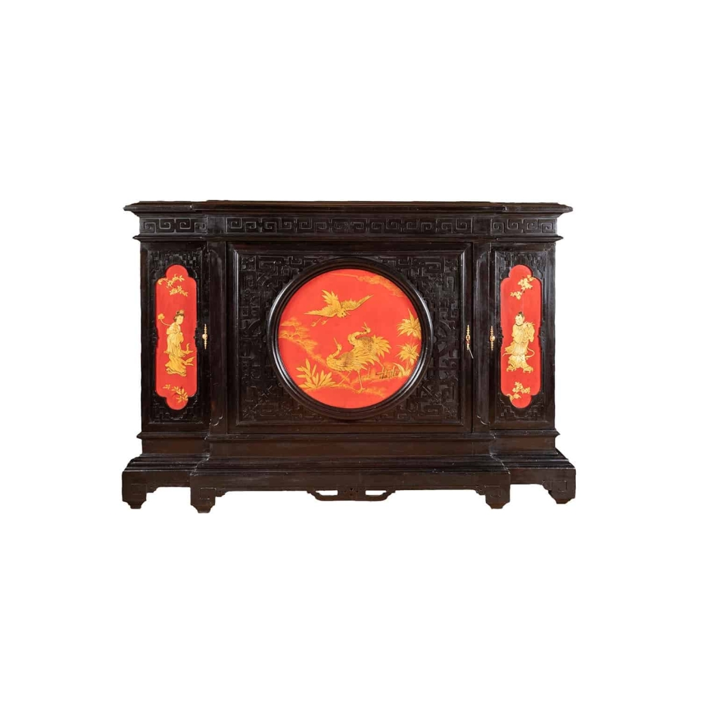 Grand meuble d’appui chinoisant en bois laqué noir, rouge et or, vers 1880 | Biron |||||||||