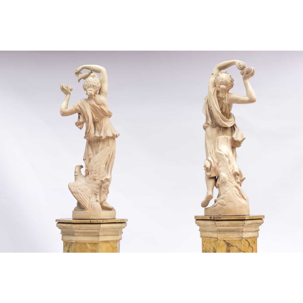 Paire de nymphes sculptées en terre cuite, 1880-1905 | Biron Paire de nymphes sculptées en terre cuite, 1880-1905