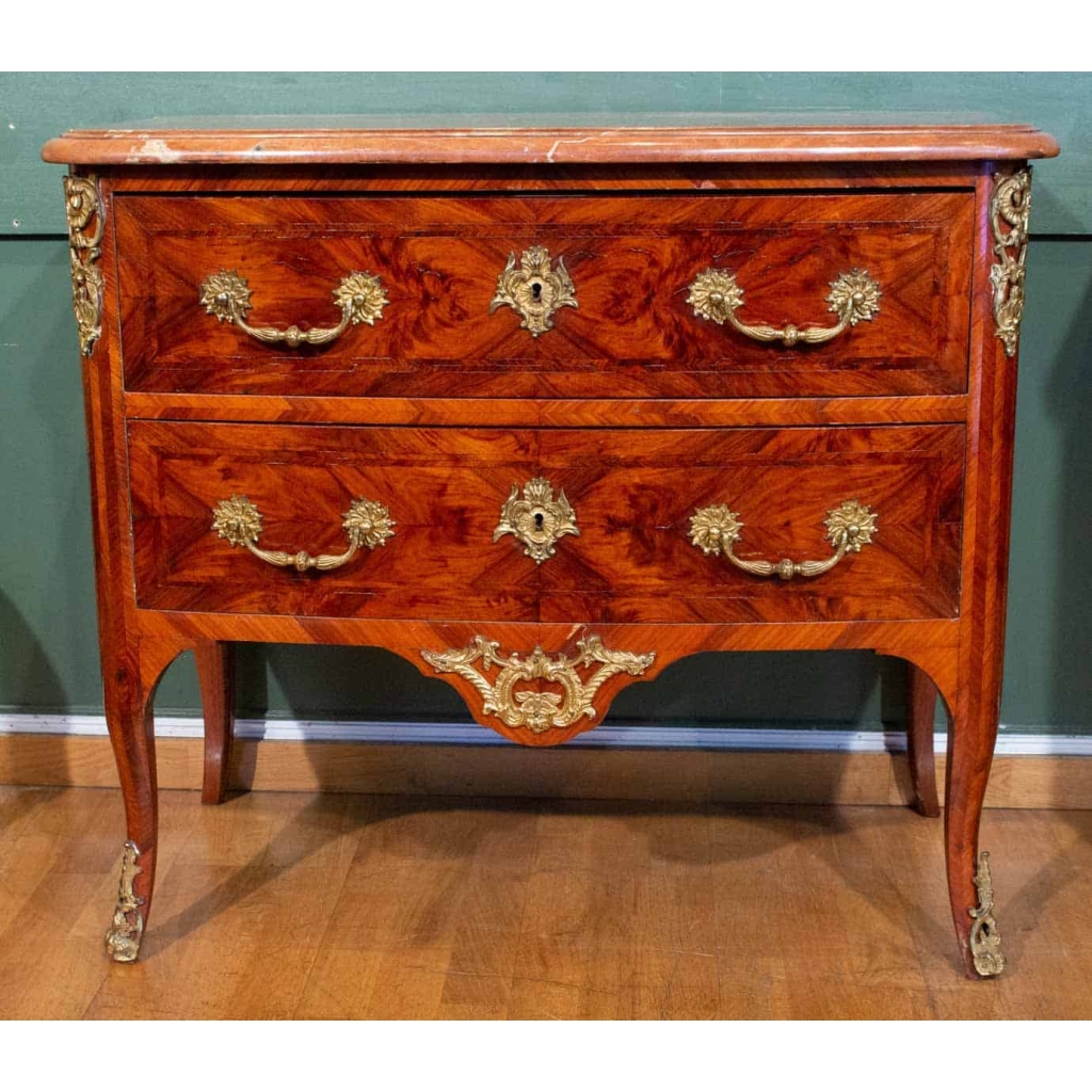 Paire de commodes de style Régence en marqueterie. Fin XIX ème