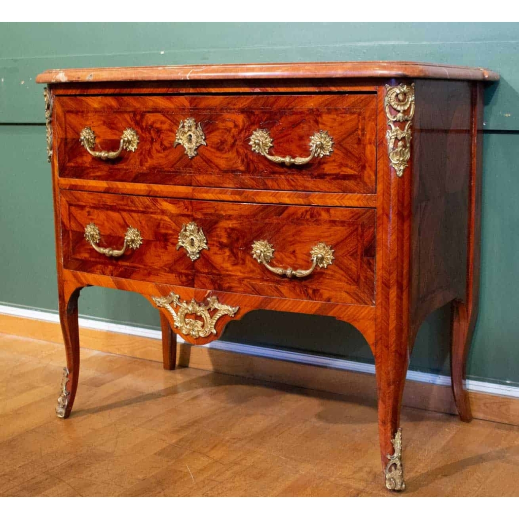 Paire de commodes de style Régence en marqueterie. Fin XIX ème