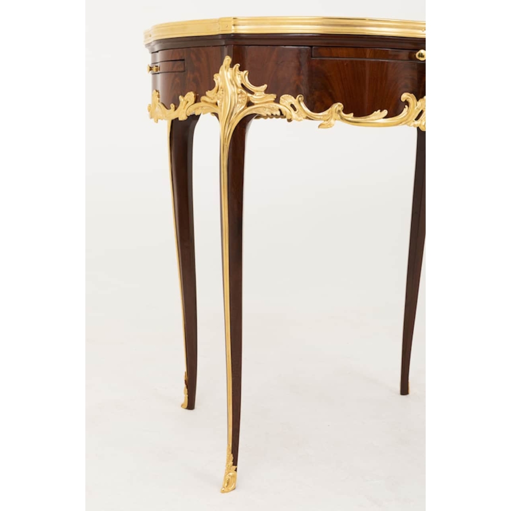 Table bouillotte de style Louis XV en bois de violette, fin XIXe siècle