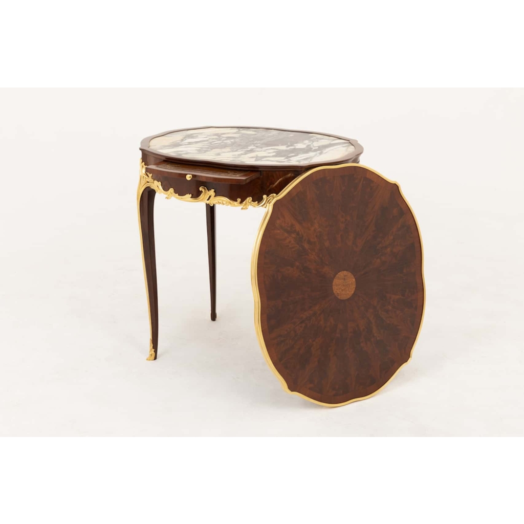 Table bouillotte de style Louis XV en bois de violette, fin XIXe siècle
