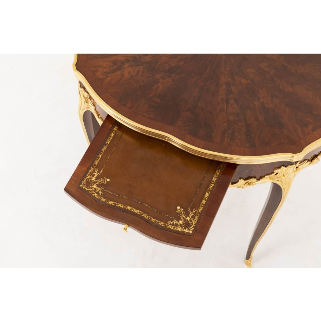 Table bouillotte de style Louis XV en bois de violette, fin XIXe siècle