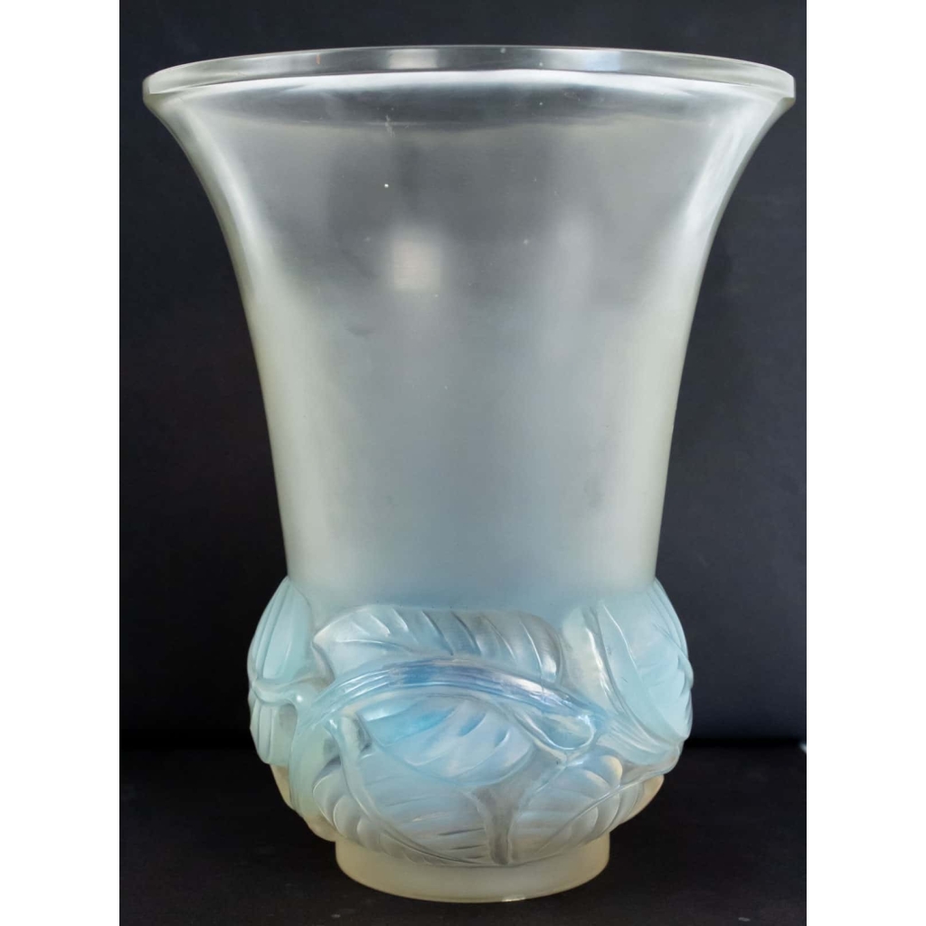 Rene Lalique Vase « Lilas »Opalescent | Biron |||