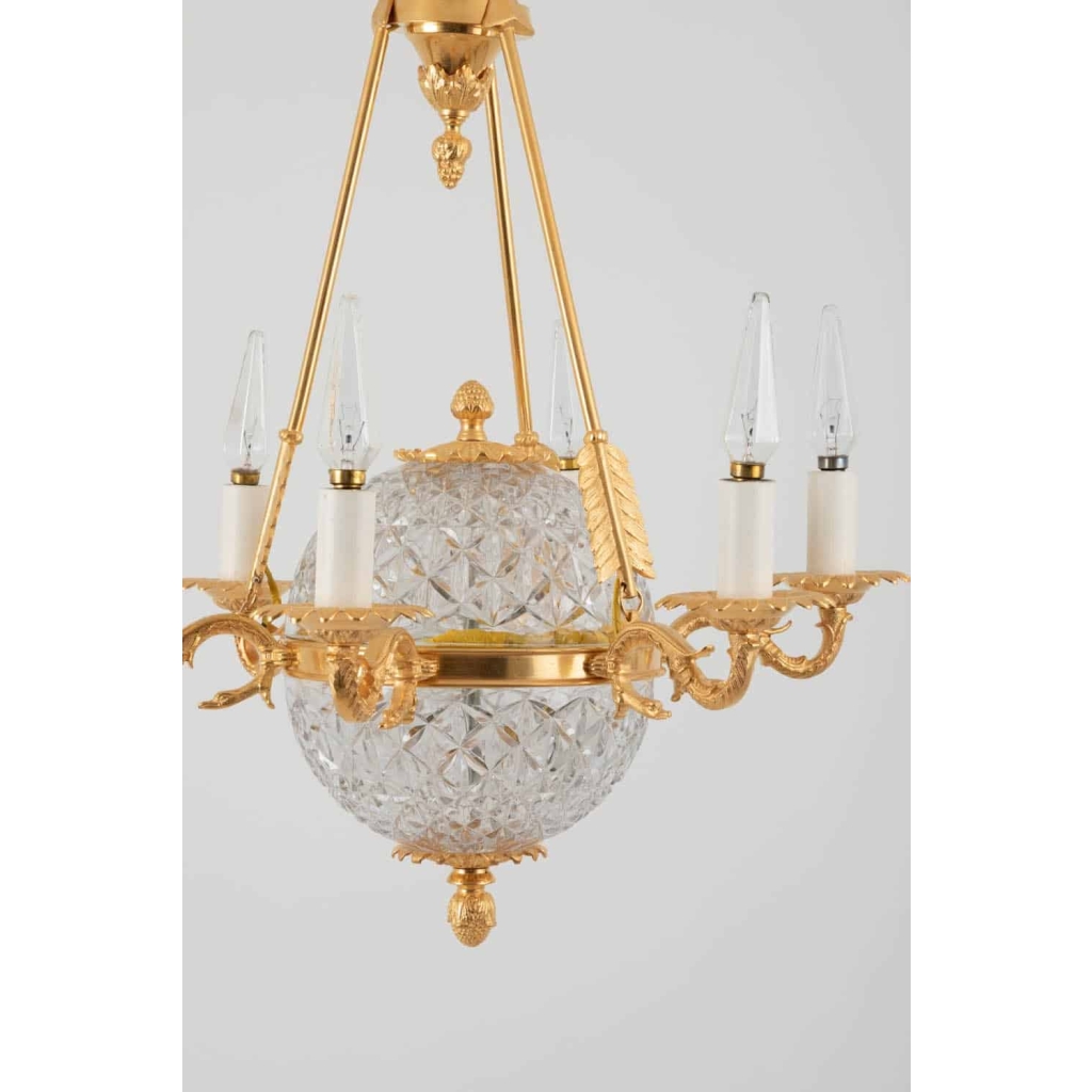 Suspension de style Empire en cristal et bronze doré, vers 1950 | Biron Suspension de style Empire en cristal et bronze doré, vers 1950
