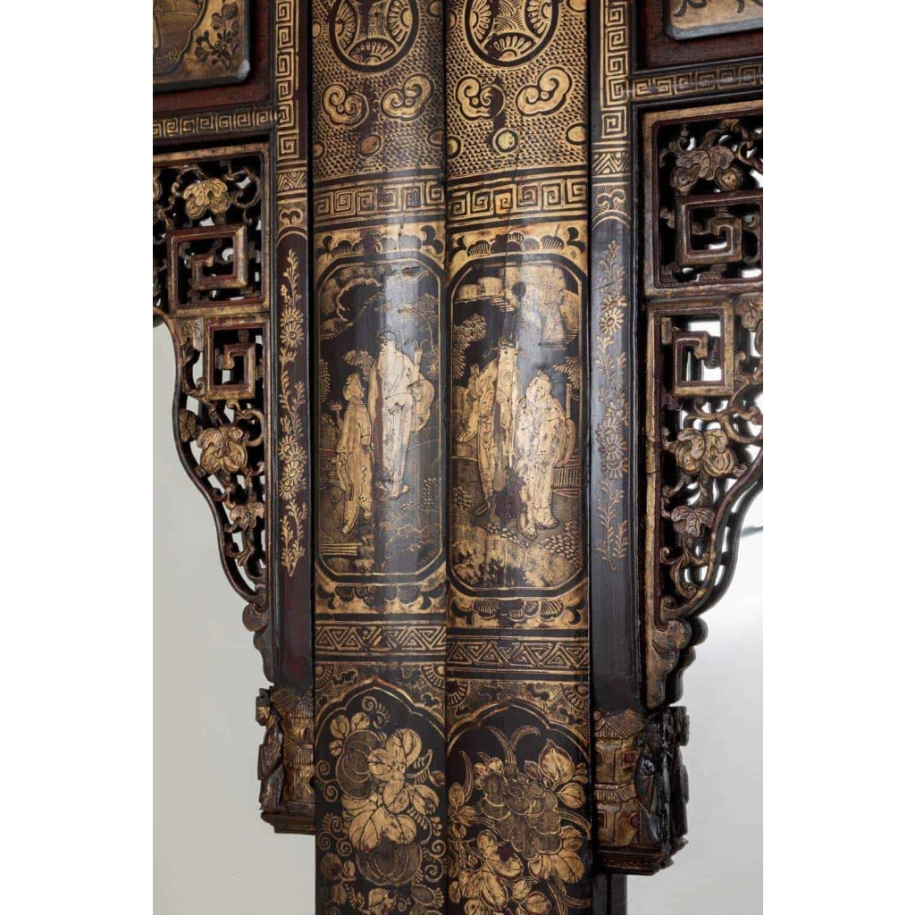 Paire de portes en laque brune à décor chinoisant rouge et or, XIXe siècle 4