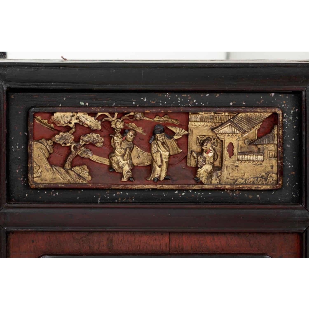 Paire de portes en laque brune à décor chinoisant rouge et or, XIXe siècle 8