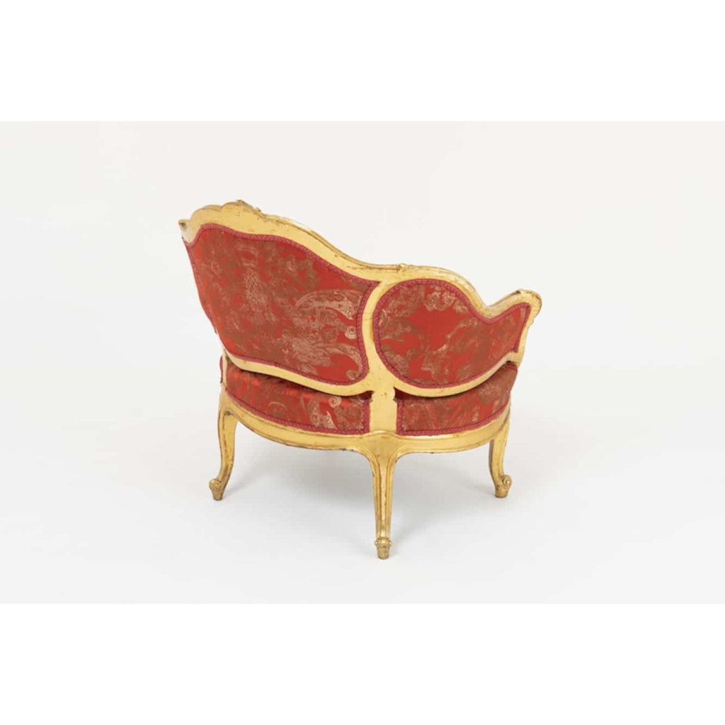 Paire de bergères basses de style Louis XV en bois doré, vers 1880 | Biron Paire de bergères basses de style Louis XV en bois doré, vers 1880