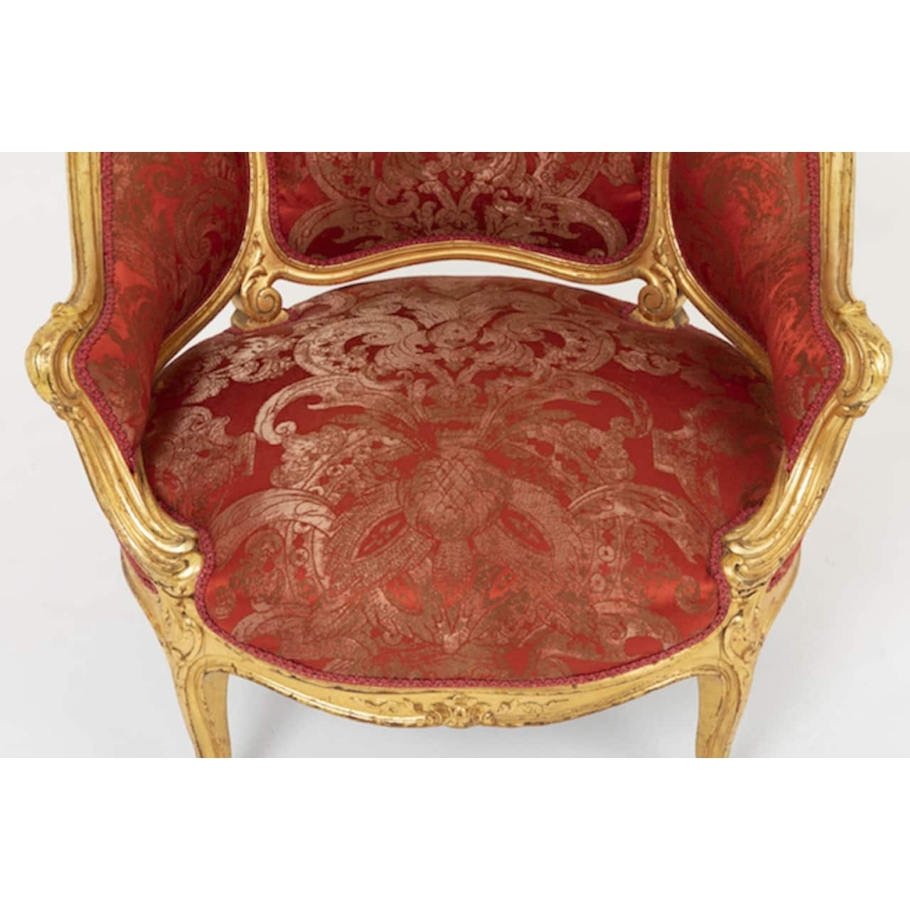 Paire de bergères basses de style Louis XV en bois doré, vers 1880 | Biron Paire de bergères basses de style Louis XV en bois doré, vers 1880