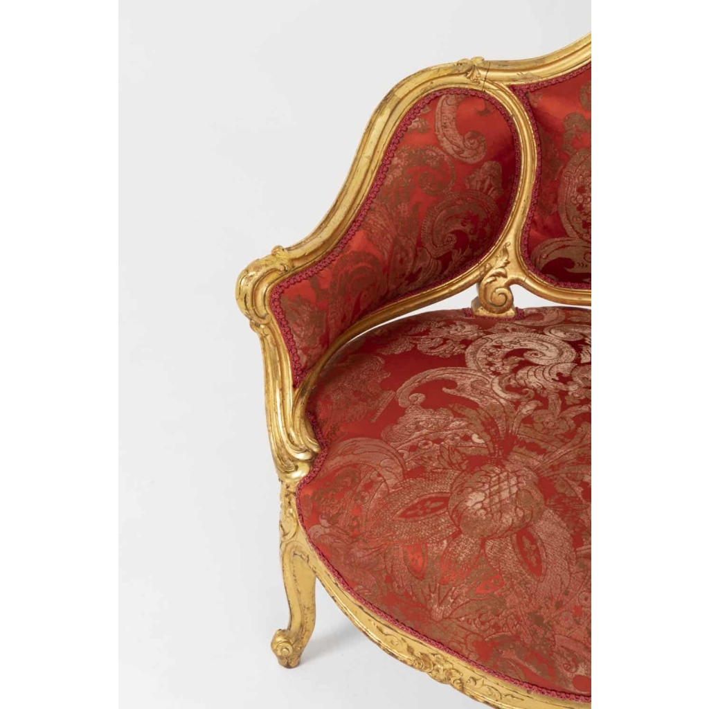 Paire de bergères basses de style Louis XV en bois doré, vers 1880 | Biron Paire de bergères basses de style Louis XV en bois doré, vers 1880