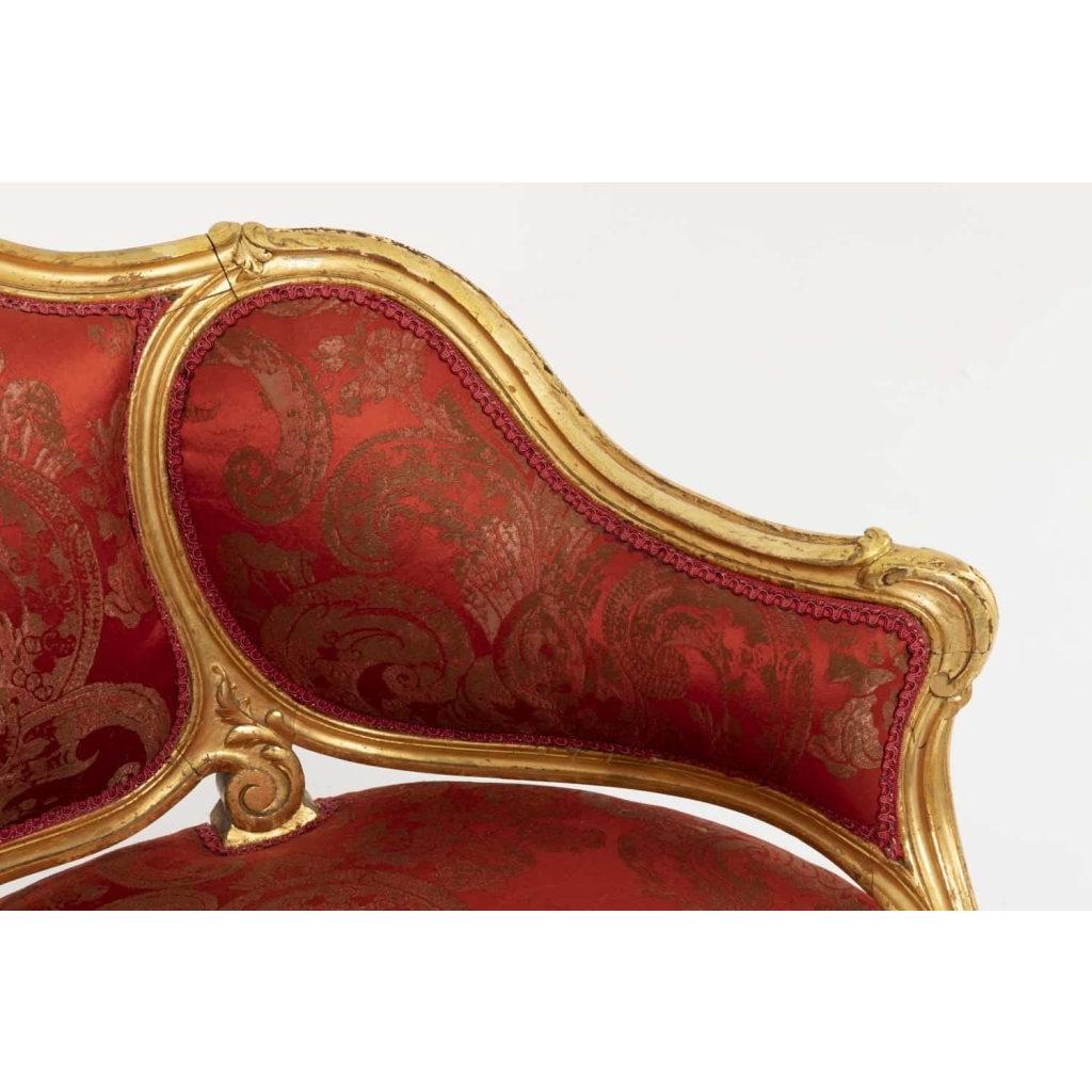 Paire de bergères basses de style Louis XV en bois doré, vers 1880 | Biron Paire de bergères basses de style Louis XV en bois doré, vers 1880