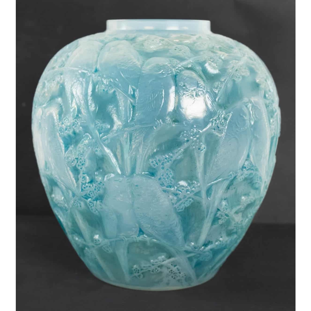 René Lalique Opalescent Vase « Perruches » | Biron ||||
