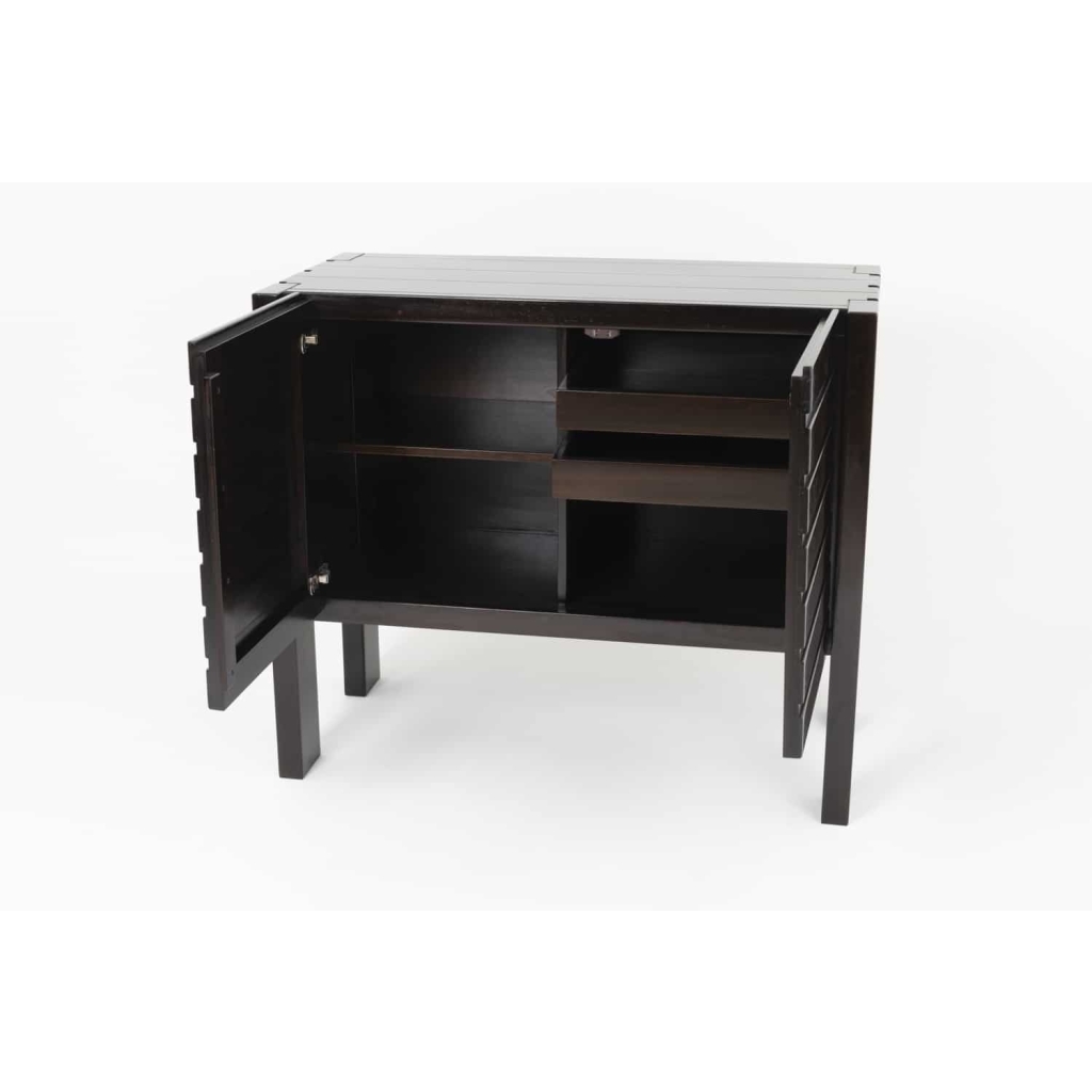 Maison Regain, Buffet en orme laqué noir à deux vantaux, années 1960 | Biron Maison Regain, Buffet en orme laqué noir à deux vantaux, années 1960