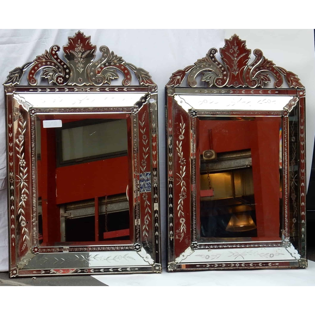 1950′ Paire de Miroirs Vénitiens à Décor Floral et Fronton – 133 x 83 cm | Biron 1950' Paire de Miroirs Vénitiens à Décor Floral et Fronton - 133 x 83 cm
