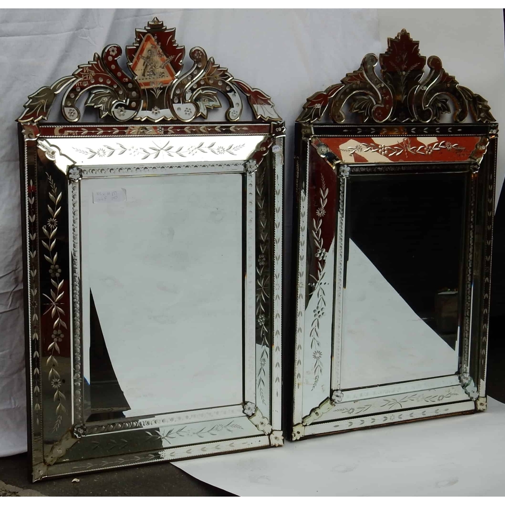 1950′ Paire de Miroirs Vénitiens à Décor Floral et Fronton – 133 x 83 cm | Biron 1950' Paire de Miroirs Vénitiens à Décor Floral et Fronton - 133 x 83 cm