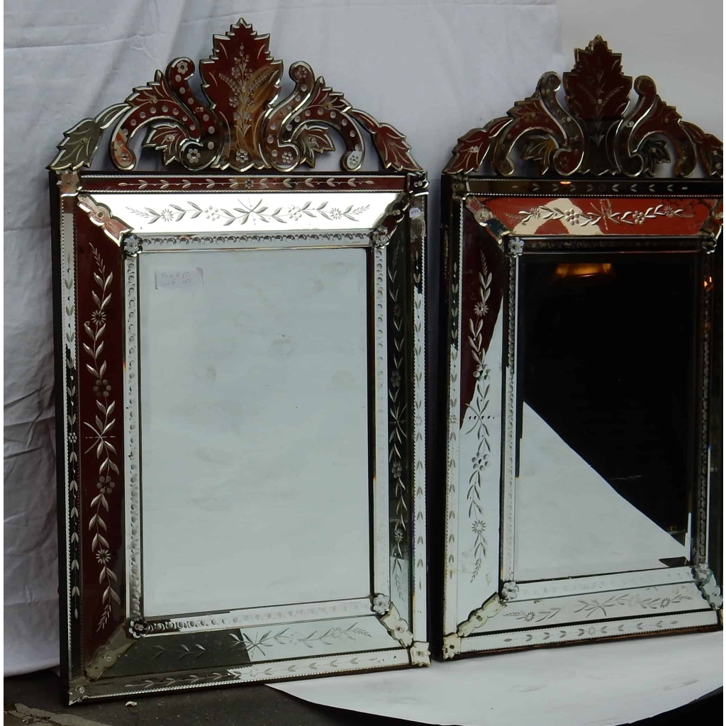 1950′ Paire de Miroirs Vénitiens à Décor Floral et Fronton – 133 x 83 cm | Biron 1950' Paire de Miroirs Vénitiens à Décor Floral et Fronton - 133 x 83 cm