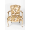 Paire de fauteuils cabriolet de style Louis XV laqués beige, vers 1900