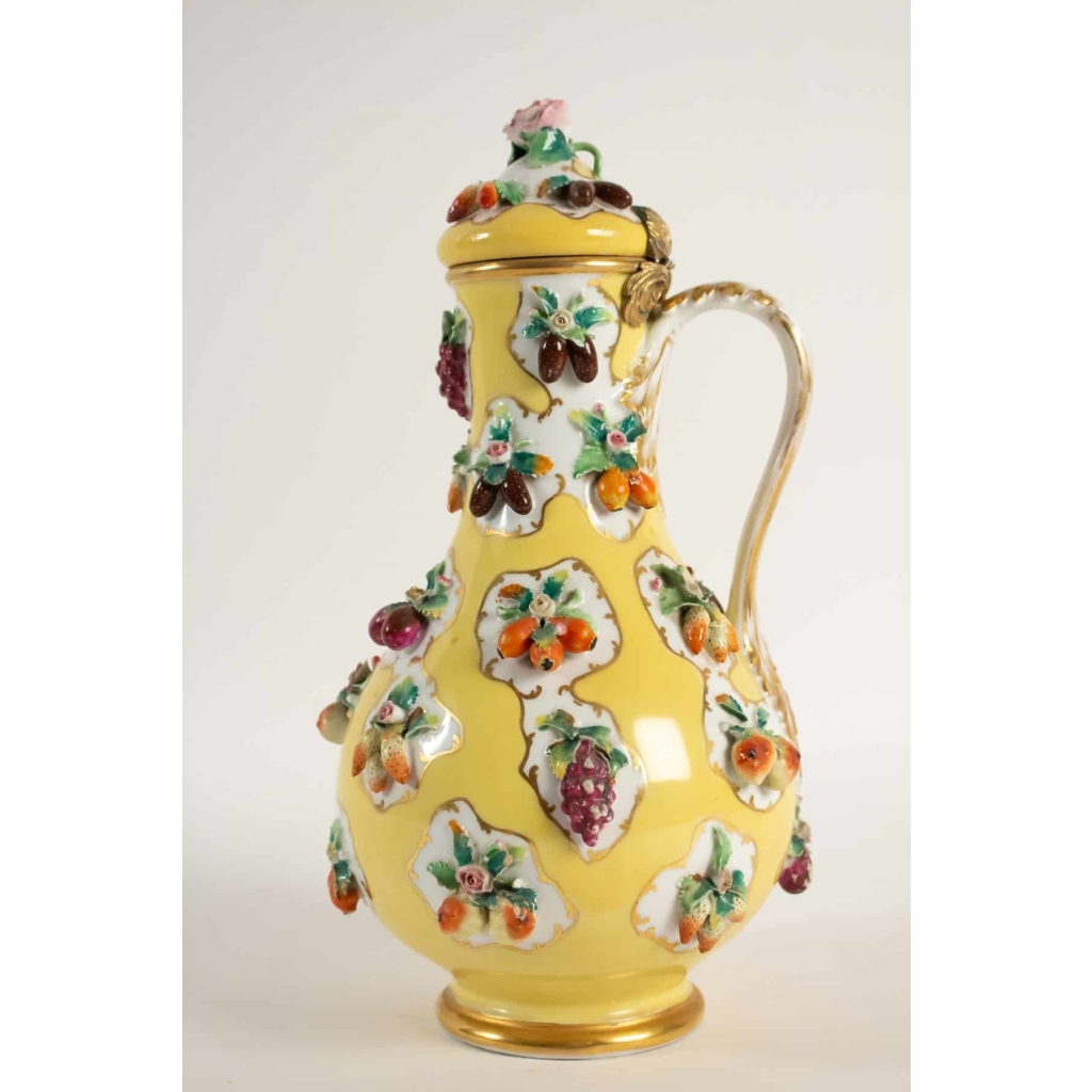 Aiguière ou Canakkale en porcelaine par Jacob Petit | Biron Aiguière ou Canakkale en porcelaine par Jacob Petit