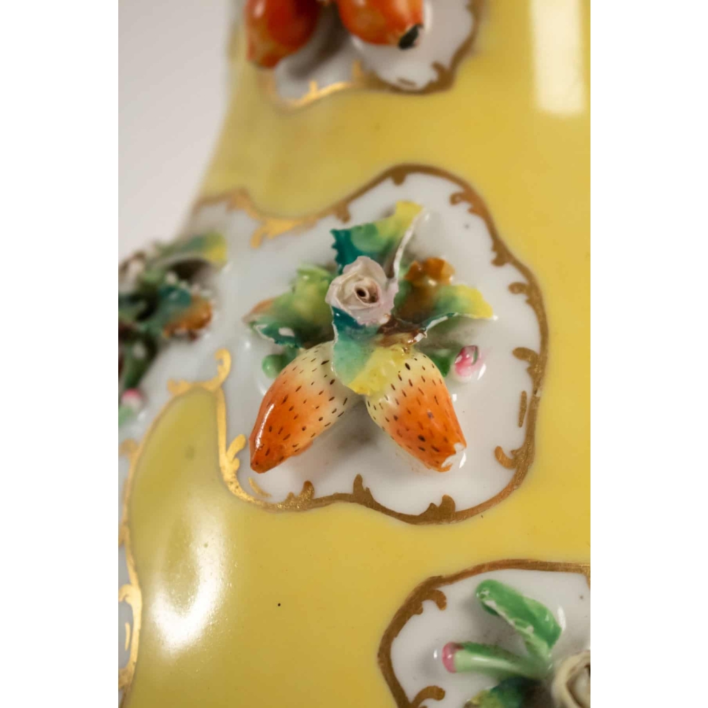 Aiguière ou Canakkale en porcelaine par Jacob Petit | Biron Aiguière ou Canakkale en porcelaine par Jacob Petit