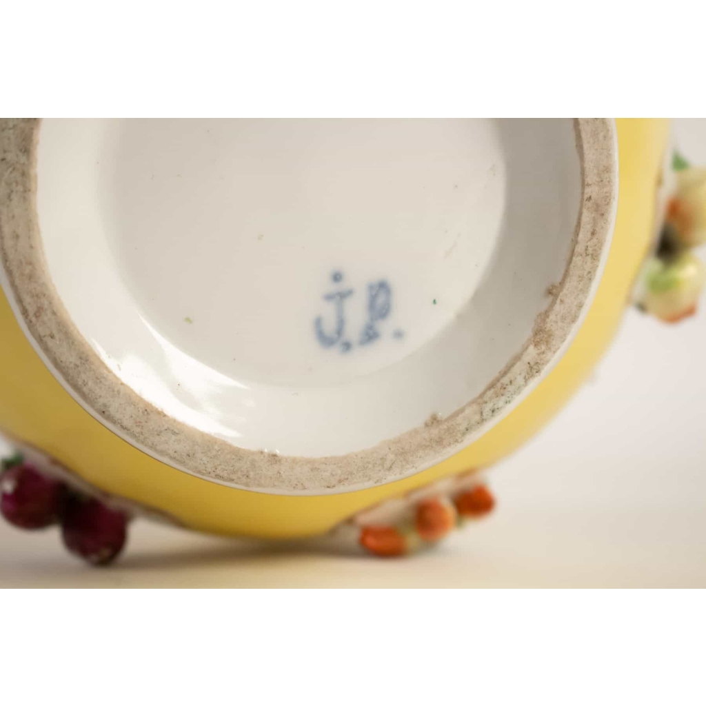 Aiguière ou Canakkale en porcelaine par Jacob Petit | Biron Aiguière ou Canakkale en porcelaine par Jacob Petit
