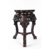 Selette Tripode, Antiquité En Bois De Fer à Décor De Fleurs De Cerisier, Chine | Biron Selette Tripode, Antiquité En Bois De Fer à Décor De Fleurs De Cerisier, Chine