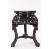 Selette Tripode, Antiquité En Bois De Fer à Décor De Fleurs De Cerisier, Chine | Biron Selette Tripode, Antiquité En Bois De Fer à Décor De Fleurs De Cerisier, Chine