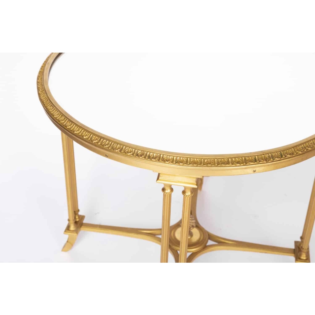 Maison Jansen, Paire de guéridons de style Louis XVI en bronze doré, années 1970