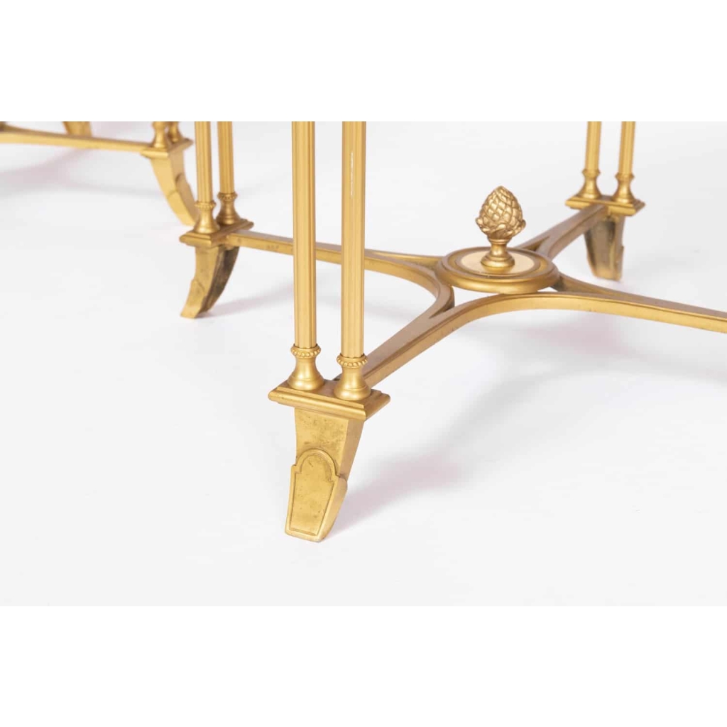 Maison Jansen, Paire de guéridons de style Louis XVI en bronze doré, années 1970