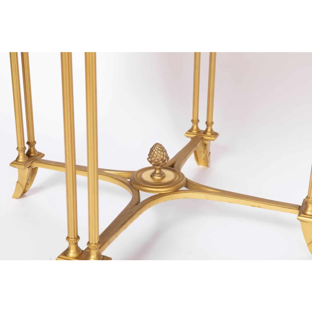 Maison Jansen, Paire de guéridons de style Louis XVI en bronze doré, années 1970