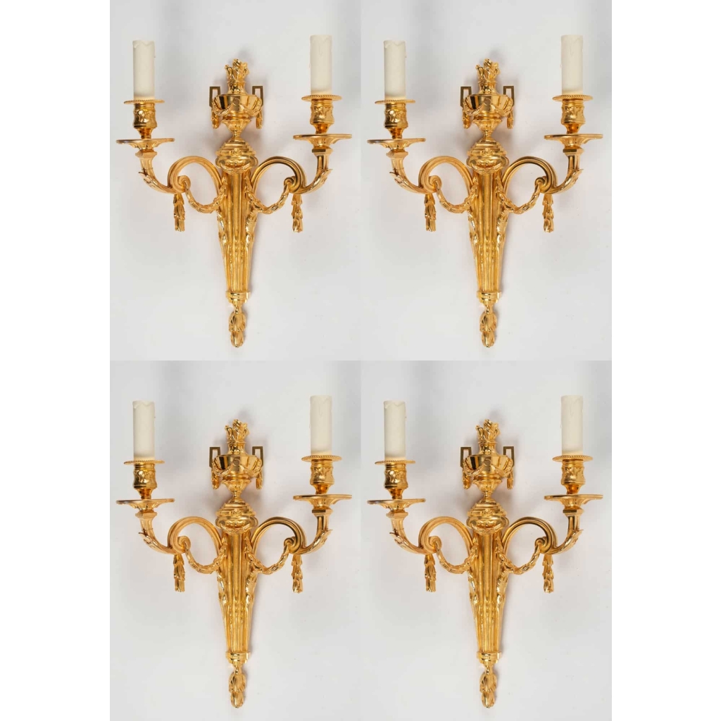 Suite de quatre appliques de style Louis XVI. | Biron |||||