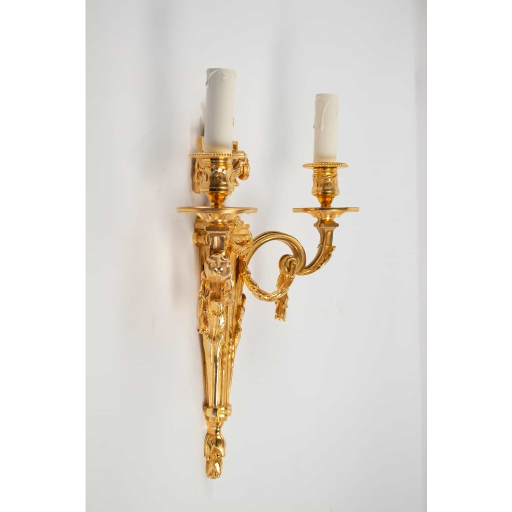 Suite de quatre appliques de style Louis XVI. | Biron Suite de quatre appliques de style Louis XVI.