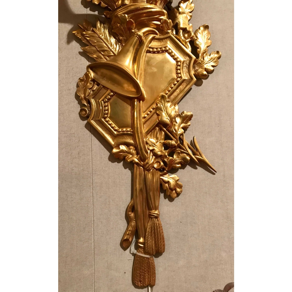 Paire d’appliques en bronze doré, à 4 bras de lumières, de style Louis XVI. Possibilité 6 paires. Réf: 146 | Biron Paire d'appliques en bronze doré, à 4 bras de lumières, de style Louis XVI. Possibilité 6 paires. Réf: 146