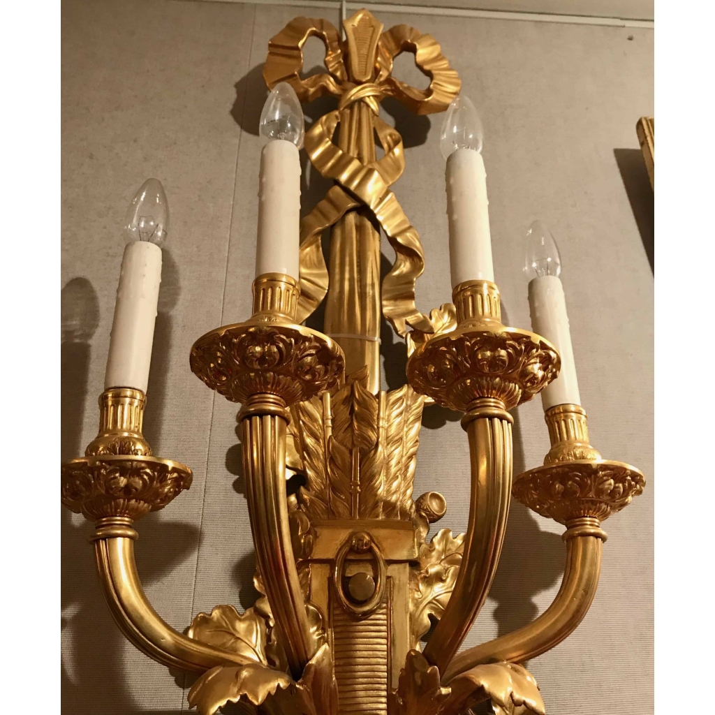 Paire d’appliques en bronze doré, à 4 bras de lumières, de style Louis XVI. Possibilité 6 paires. Réf: 146 | Biron Paire d'appliques en bronze doré, à 4 bras de lumières, de style Louis XVI. Possibilité 6 paires. Réf: 146
