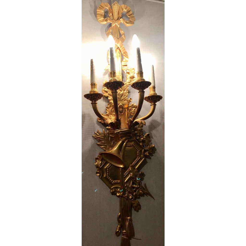 Paire d’appliques en bronze doré, à 4 bras de lumières, de style Louis XVI. Possibilité 6 paires. Réf: 146 | Biron Paire d'appliques en bronze doré, à 4 bras de lumières, de style Louis XVI. Possibilité 6 paires. Réf: 146