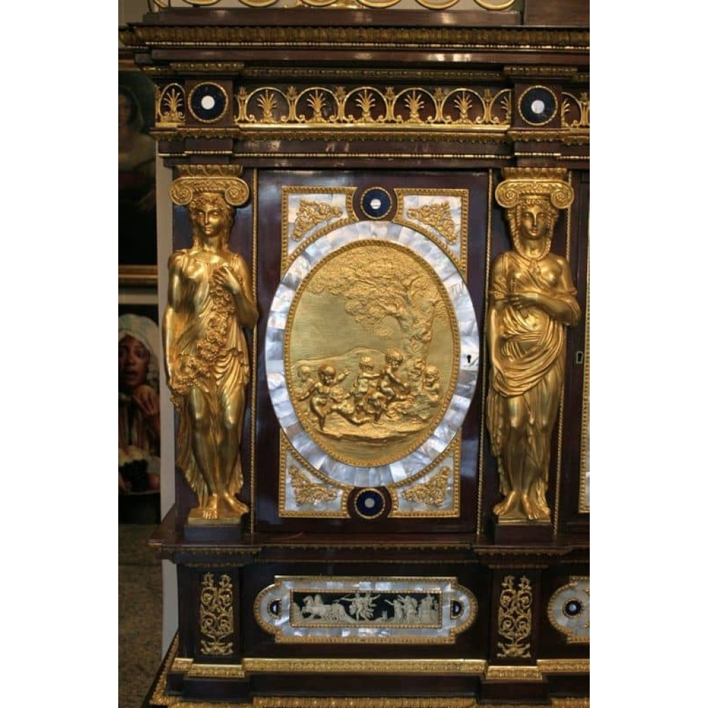 Meuble d’apparat, dans le goût du serre bijoux de Marie Antoinette à Versailles. Réf: 308 | Biron Meuble d'apparat, dans le goût du serre bijoux de Marie Antoinette à Versailles. Réf: 308