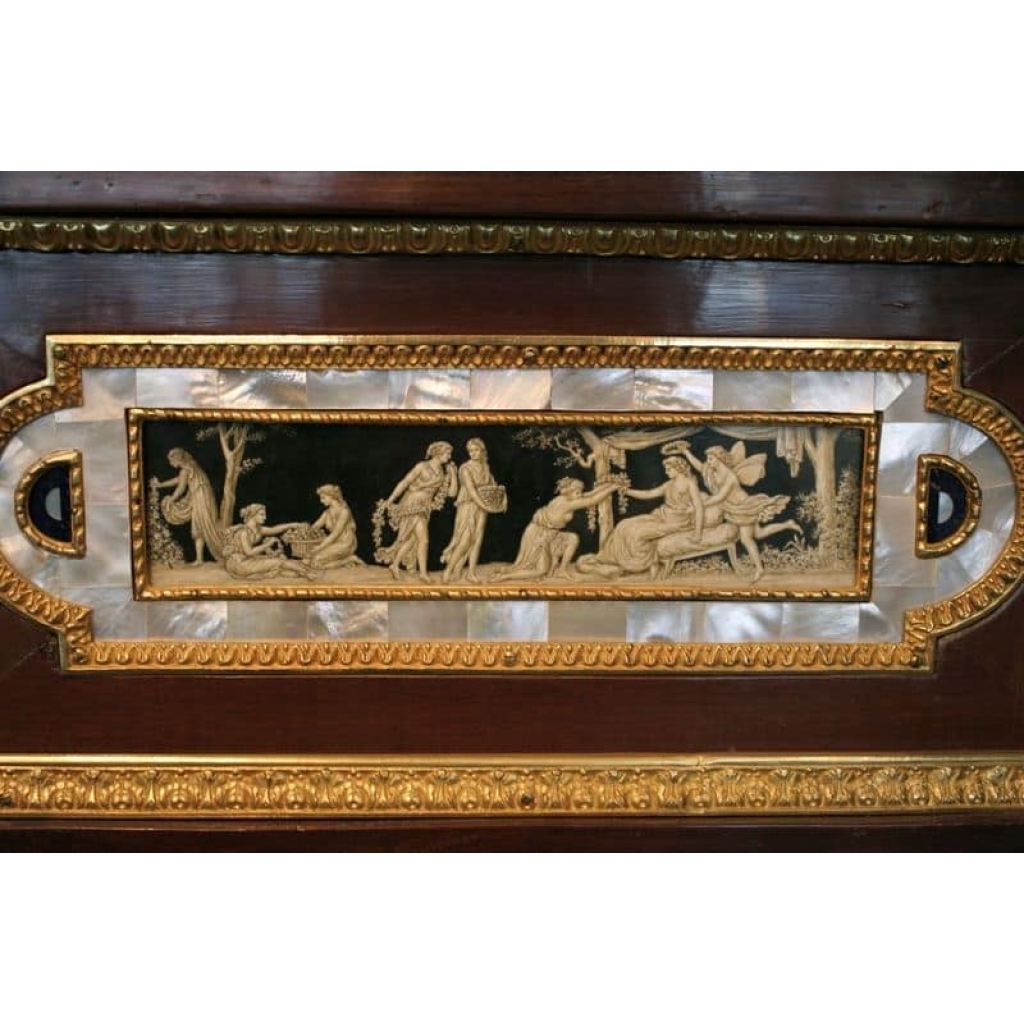 Meuble d’apparat, dans le goût du serre bijoux de Marie Antoinette à Versailles. Réf: 308 | Biron Meuble d'apparat, dans le goût du serre bijoux de Marie Antoinette à Versailles. Réf: 308