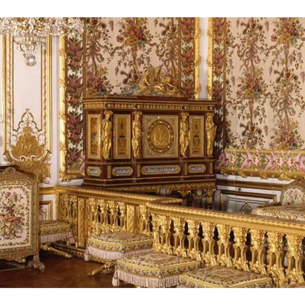 Meuble d’apparat, dans le goût du serre bijoux de Marie Antoinette à Versailles. Réf: 308 | Biron Meuble d'apparat, dans le goût du serre bijoux de Marie Antoinette à Versailles. Réf: 308