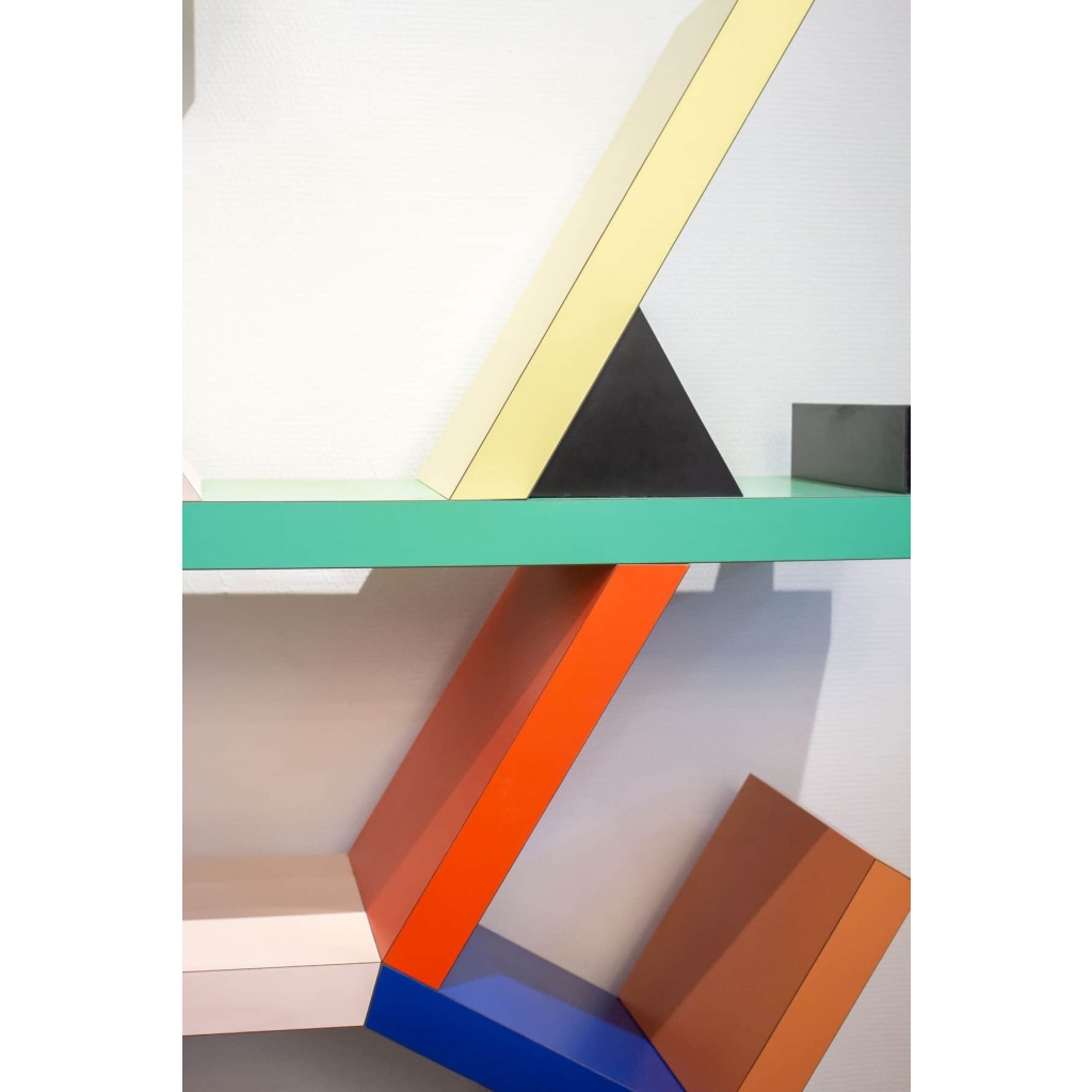 bibliothèque Carlton d’Ettore Sottsass pour Memphis Milano | Biron bibliothèque Carlton d'Ettore Sottsass pour Memphis Milano