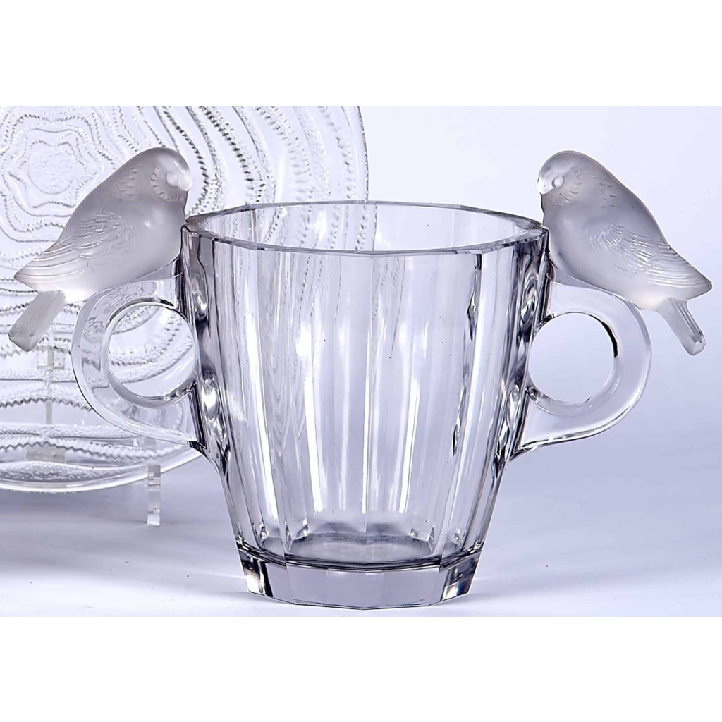 DEUX PIGEONS’ LALIQUE VASE | Biron DEUX PIGEONS’ LALIQUE VASE