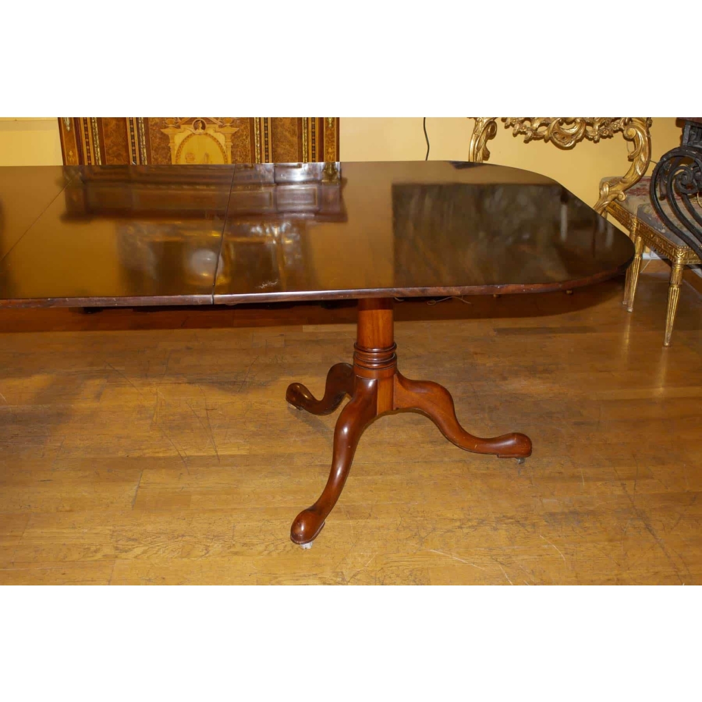 Grande table de style Georges III.