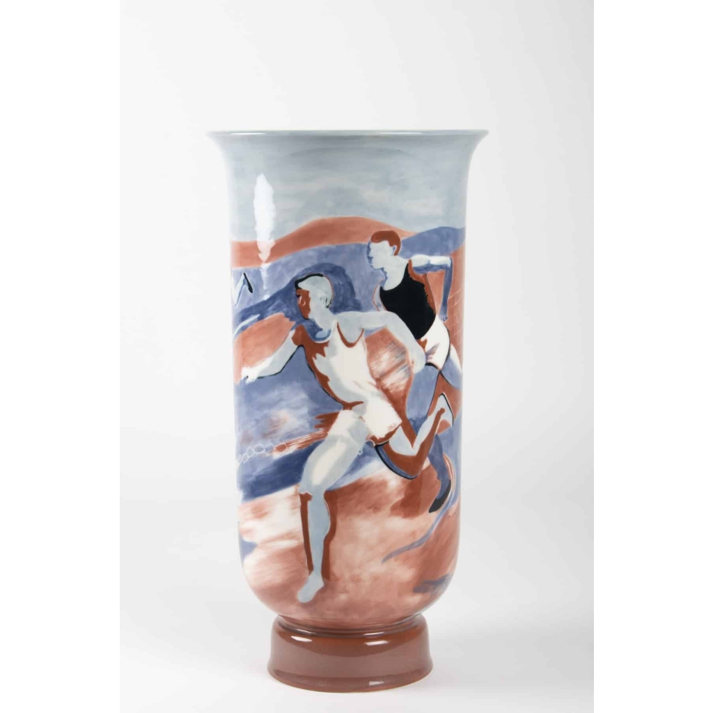 Grand vase à décor de » coureurs » en porcelaine de sèvres – céramique art déco | Biron ||||||||