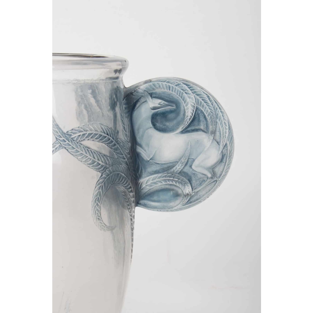 R Lalique Vase «Yvelines» dit aussi Vase «Oreilles biches» | Biron R Lalique Vase «Yvelines» dit aussi Vase «Oreilles biches»
