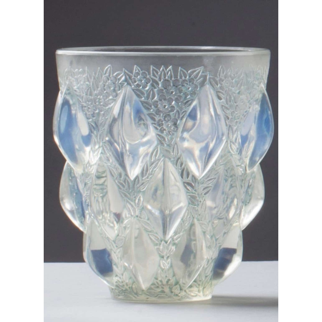 Rene Lalique Opalescent « Rampillon » Vase | Biron |||