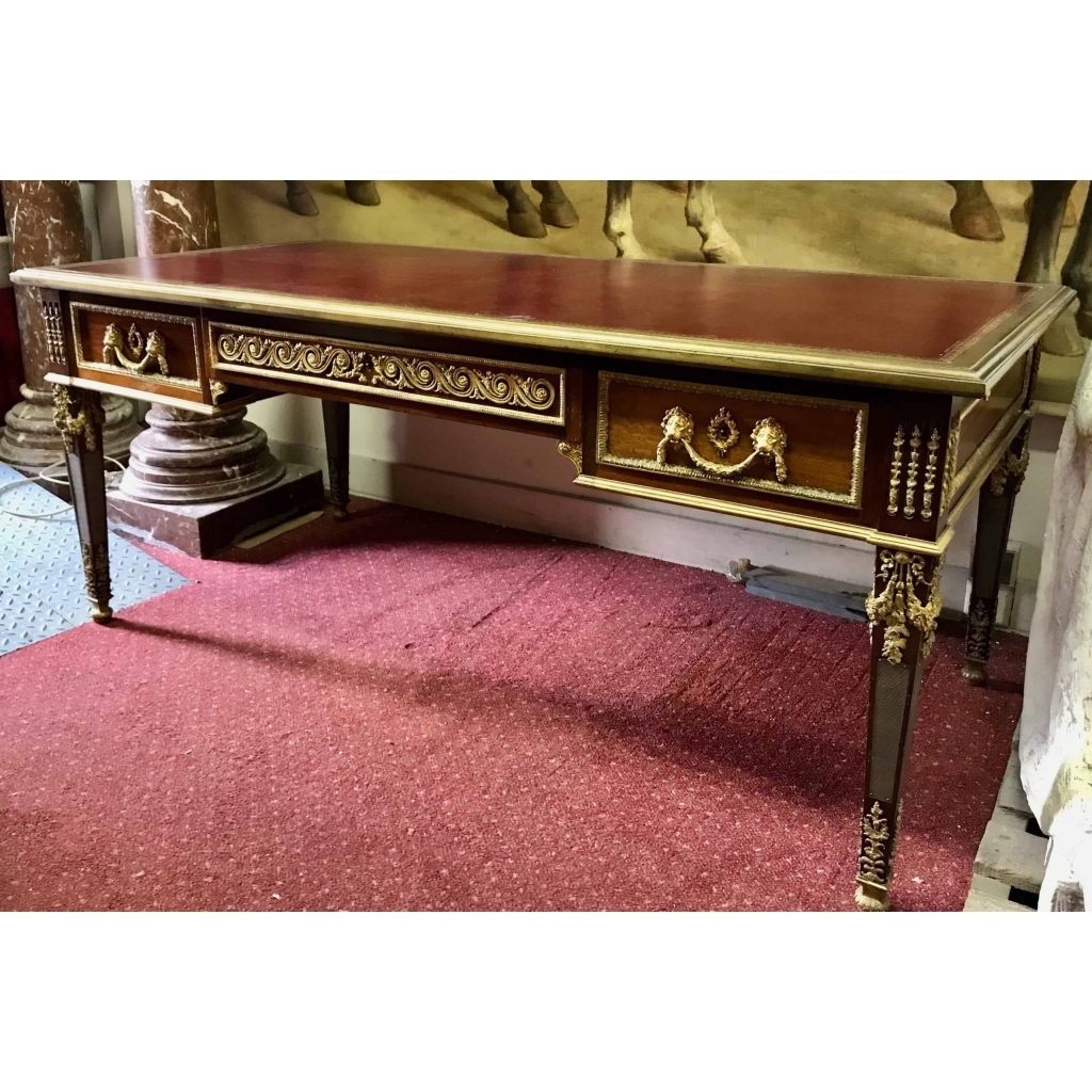 Grand bureau plat en acajou et bronze doré. Réf: 212. | Biron ||||||||