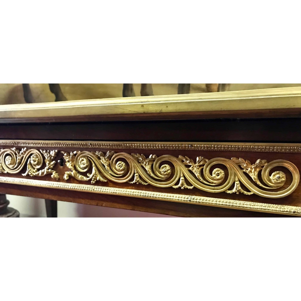 Grand bureau plat en acajou et bronze doré. Réf: 212. | Biron Grand bureau plat en acajou et bronze doré. Réf: 212.