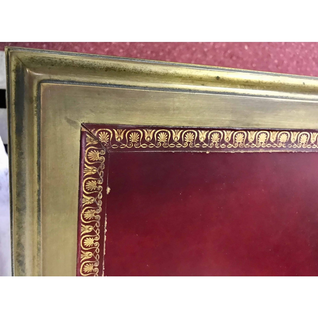 Grand bureau plat en acajou et bronze doré. Réf: 212. | Biron Grand bureau plat en acajou et bronze doré. Réf: 212.