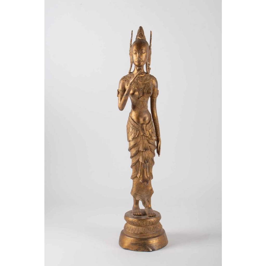 Déesse Indonésienne en Métal Doré Tenant une Fleur de Lotus, 1920-1940 | Biron Déesse Indonésienne en Métal Doré Tenant une Fleur de Lotus, 1920-1940