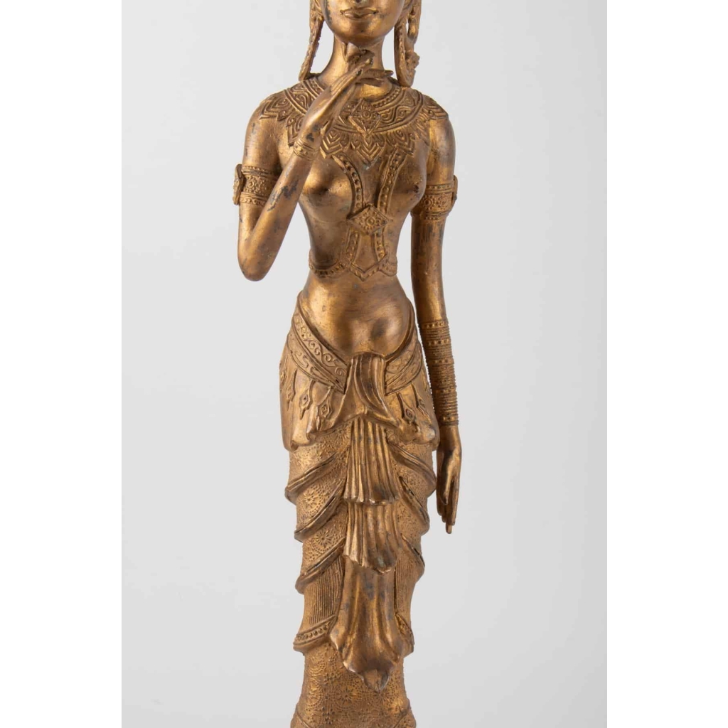 Déesse Indonésienne en Métal Doré Tenant une Fleur de Lotus, 1920-1940 | Biron Déesse Indonésienne en Métal Doré Tenant une Fleur de Lotus, 1920-1940